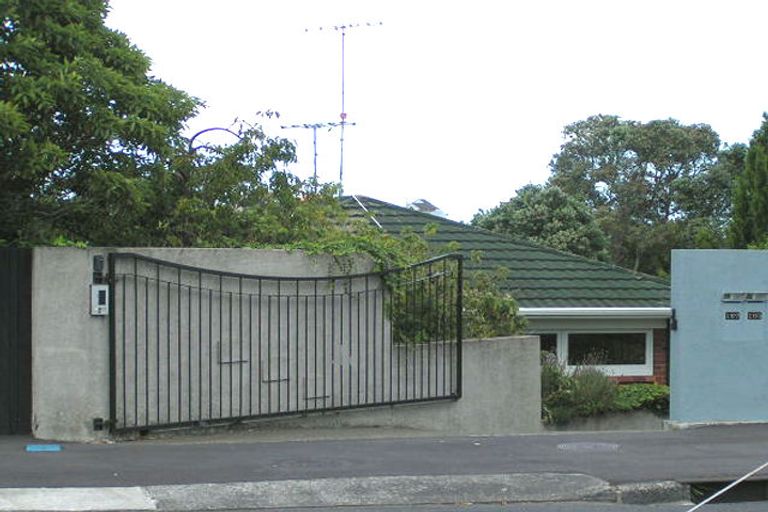 Photo of property in 2/165 Queen Street, Northcote Point, Auckland, 0627