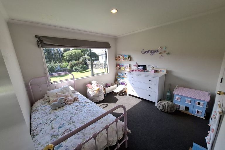 Photo of property in 86a Riversdale Drive, Merrilands, New Plymouth, 4312