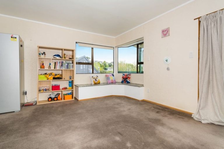 Photo of property in 2/2 Danbury Drive, Torbay, Auckland, 0630