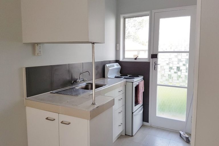 Photo of property in 3/11 Alston Avenue, Kelston, Auckland, 0602