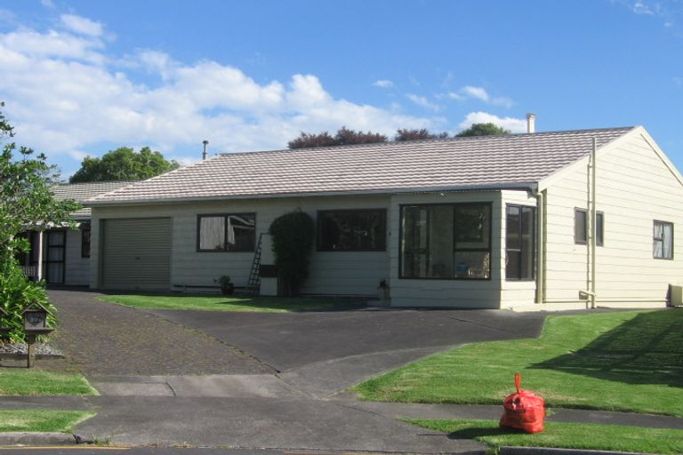 Photo of property in 2/10 Raupapa Street, Northcote, Auckland, 0627