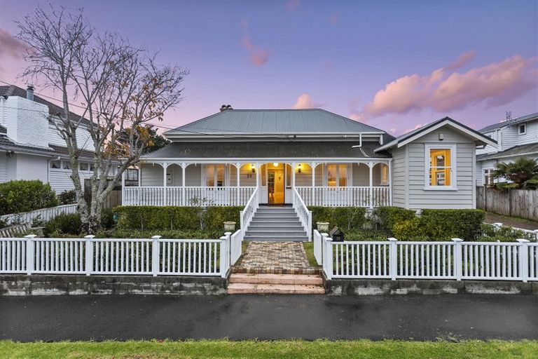 Photo of property in 29 Seaview Avenue, Northcote, Auckland, 0627