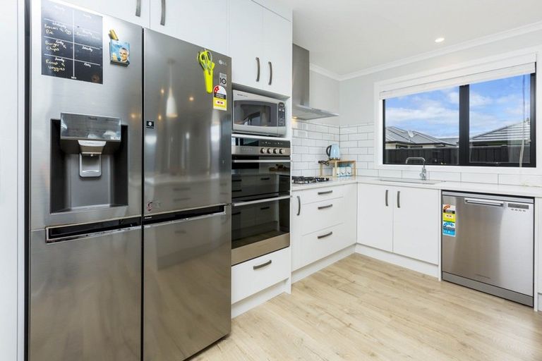 Photo of property in 27 Salisbury Crescent, Wallaceville, Upper Hutt, 5018