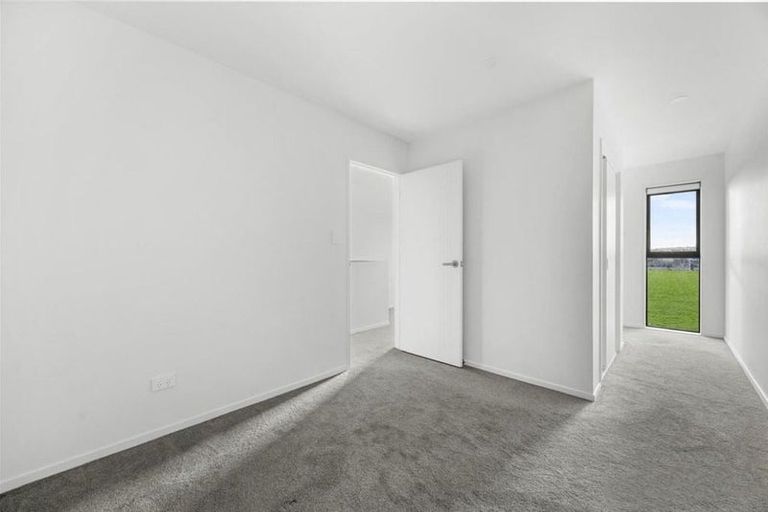 Photo of property in 63 Whare Kauri Road, Papakura, 2110