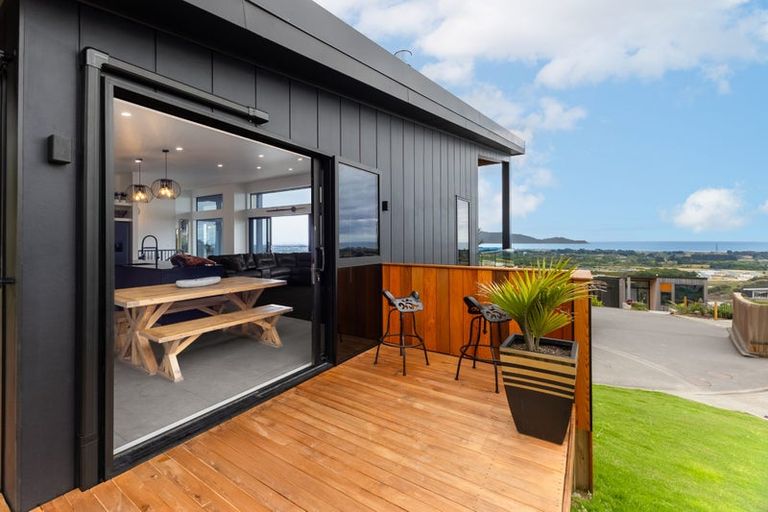 Photo of property in 8 Whio Place, Waikanae, 5036