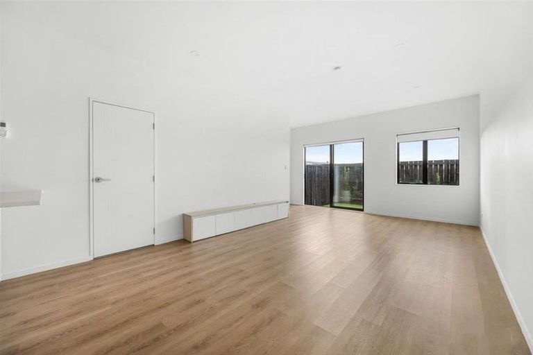 Photo of property in 63 Whare Kauri Road, Papakura, 2110