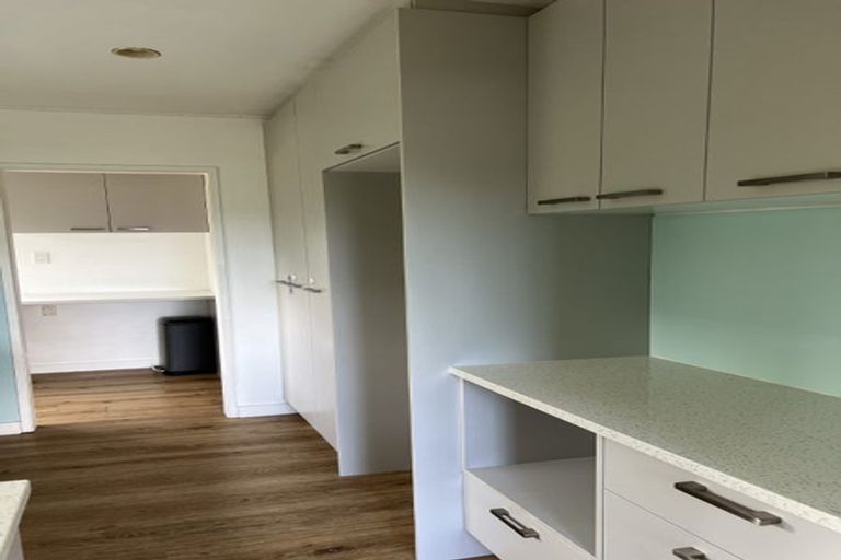 Photo of property in 41 Cascades Road, Pakuranga Heights, Auckland, 2010