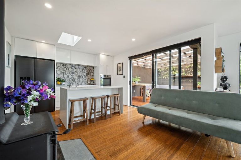 Photo of property in 94a Dyers Pass Road, Cashmere, Christchurch, 8022