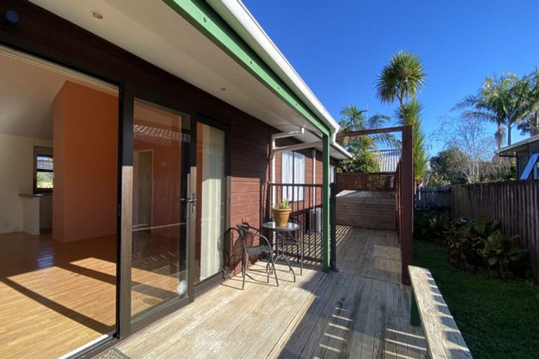 Photo of property in 4/390 West Coast Road, Glen Eden, Auckland, 0602