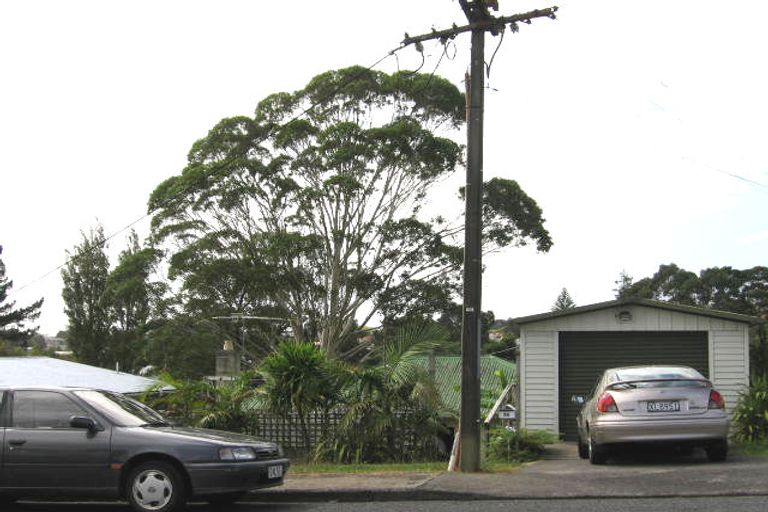 Photo of property in 56 Awaroa Road, Sunnyvale, Auckland, 0612