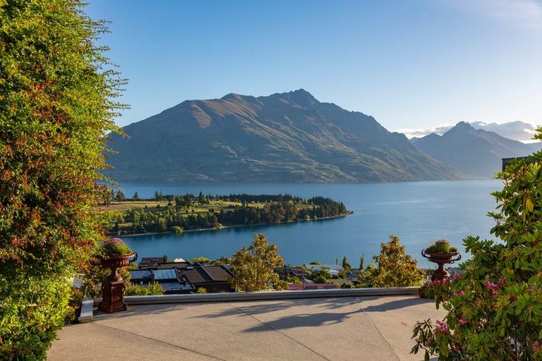 Photo of property in 27 Edinburgh Drive, Queenstown, 9300