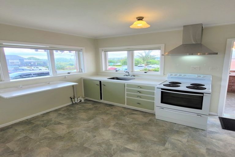 Photo of property in 1 Marsh Avenue, Forrest Hill, Auckland, 0620