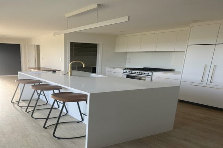 Photo of property in 3 Trysail Place, Whitby, Porirua, 5024