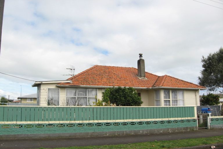 Photo of property in 83 Broadway, Waitara, 4320