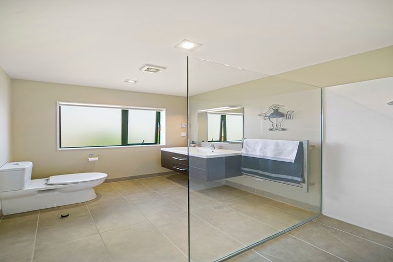 Photo of property in 21 Royalle Mews, Botany Downs, Auckland, 2010