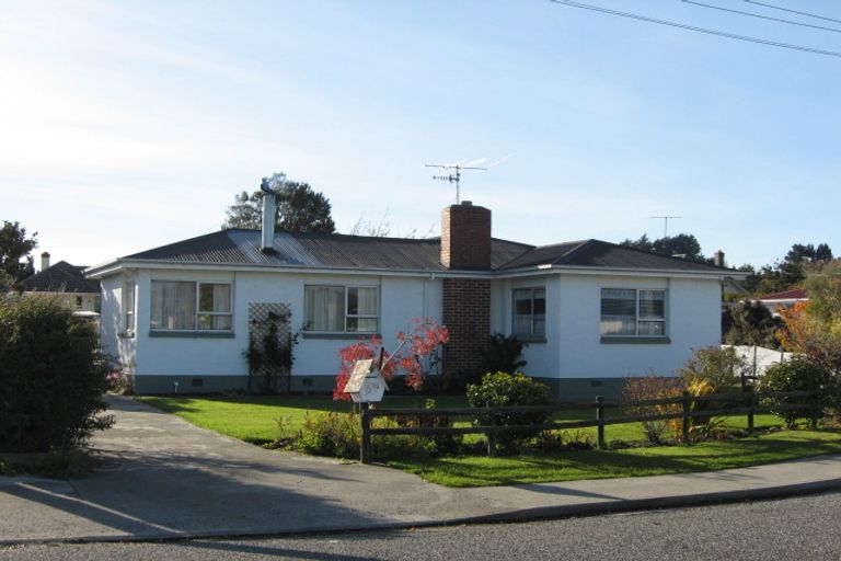 Photo of property in 16 Waverley Street, East Gore, Gore, 9710