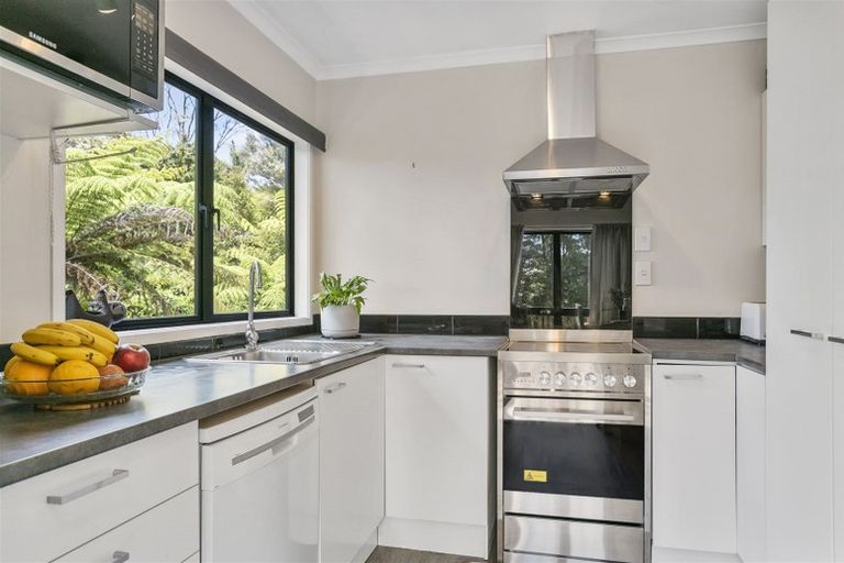 Photo of property in 1/6 Glen Vista Place, Bayview, Auckland, 0629