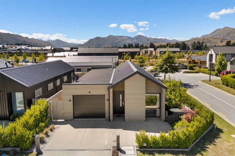 Photo of property in 24 Obelisk Street, Wanaka, 9305