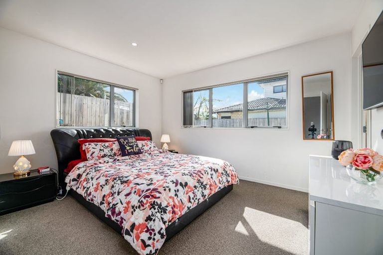 Photo of property in 110a Royal Road, Massey, Auckland, 0614