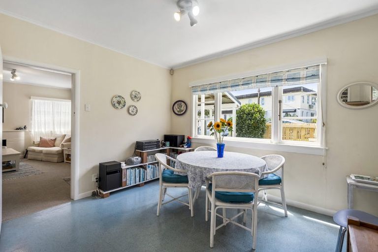 Photo of property in 2/76 Wairoa Road, Narrow Neck, Auckland, 0624