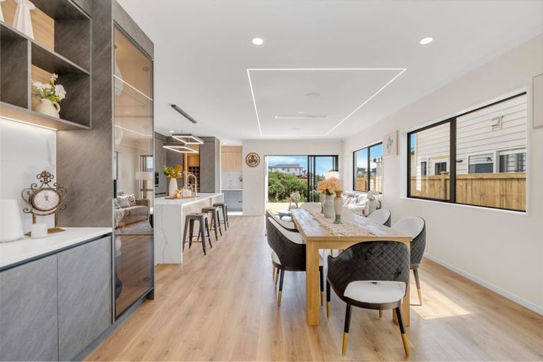Photo of property in 24 Ballyalton Crescent, Flat Bush, 2019