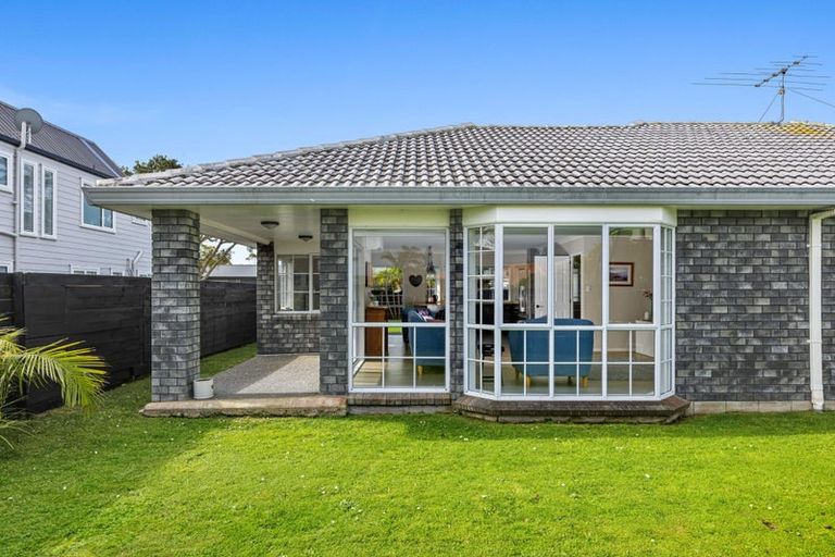 Photo of property in 33 Maygrove Drive, Orewa, 0931