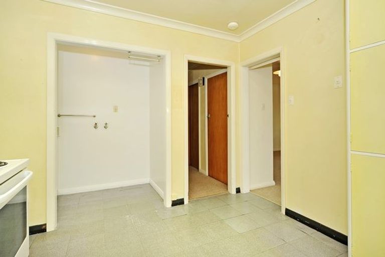 Photo of property in 2 Nairn Crescent, Awapuni, Palmerston North, 4412