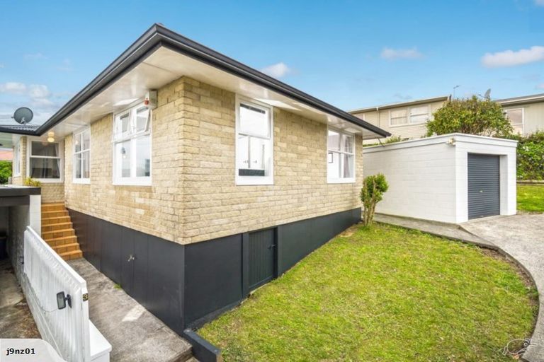 Photo of property in 3/10 Coroglen Avenue, Birkenhead, Auckland, 0626