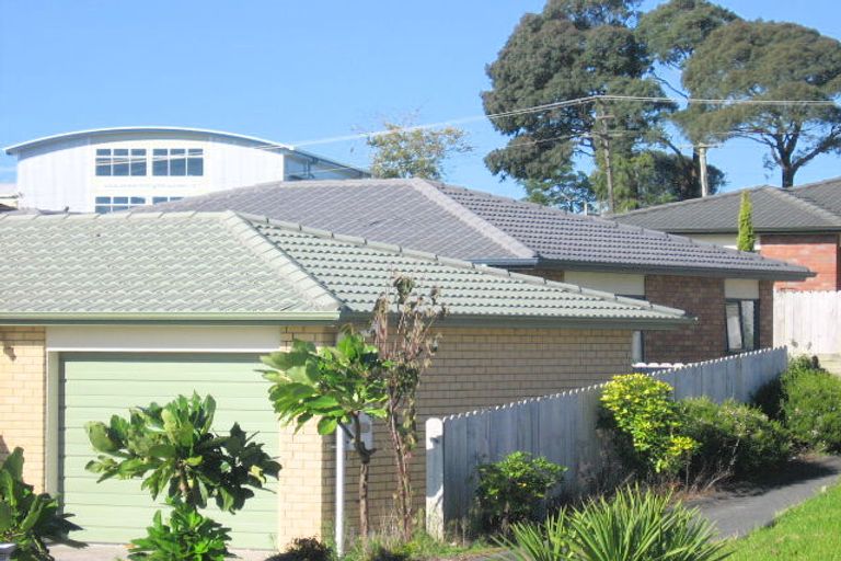 Photo of property in 11 Midhurst Avenue, Henderson, Auckland, 0612