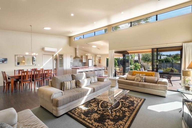 Photo of property in 10 Willow Grove, Tairua, 3508