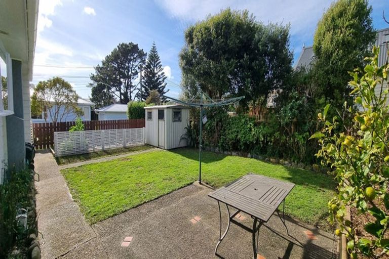 Photo of property in 14 Robert Street, Newlands, Wellington, 6037