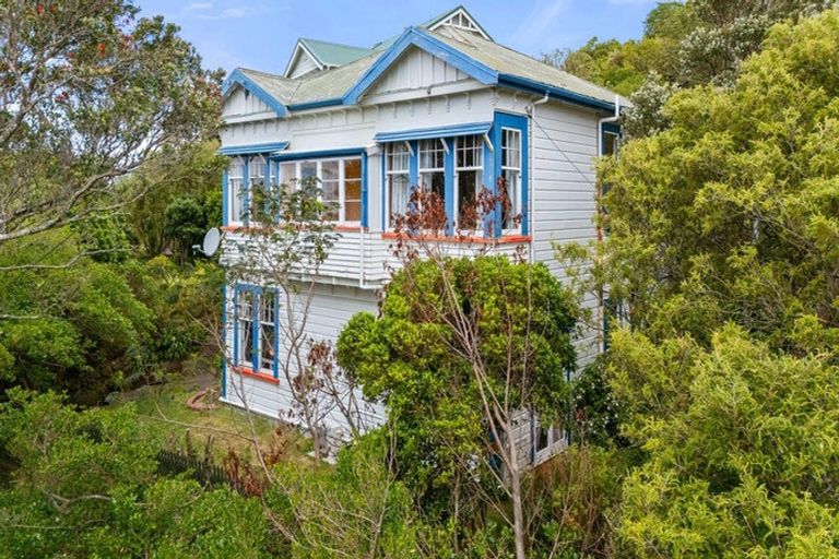 Photo of property in 25 Sutherland Crescent, Melrose, Wellington, 6023