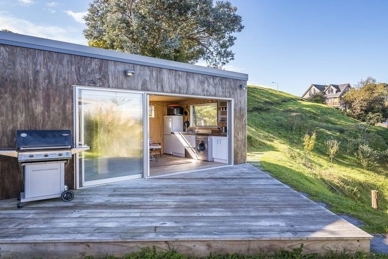 Photo of property in 33a Hicks Crescent, Waikanae Beach, Waikanae, 5036