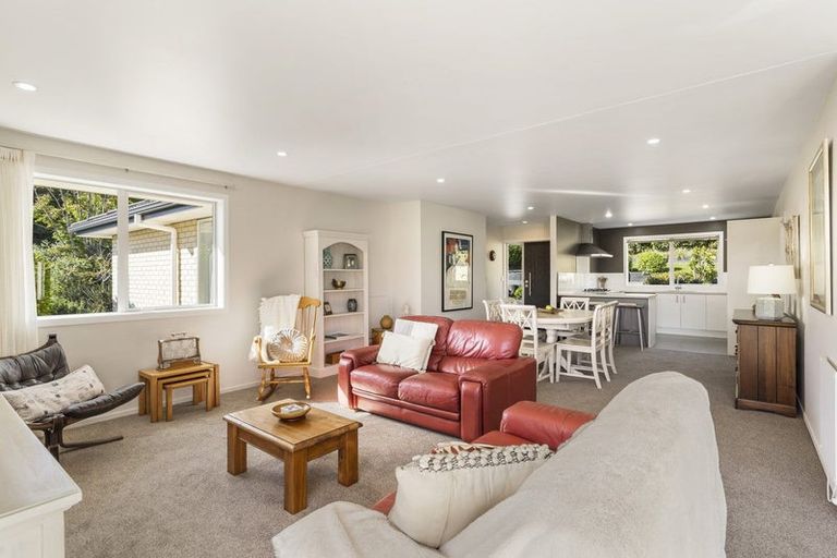 Photo of property in 3 Fendalton Place, Hatfields Beach, Orewa, 0931