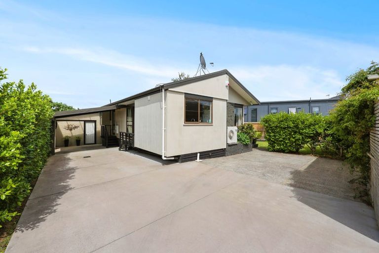 Photo of property in 2/34 Tupaki Place, Pakuranga Heights, Auckland, 2010