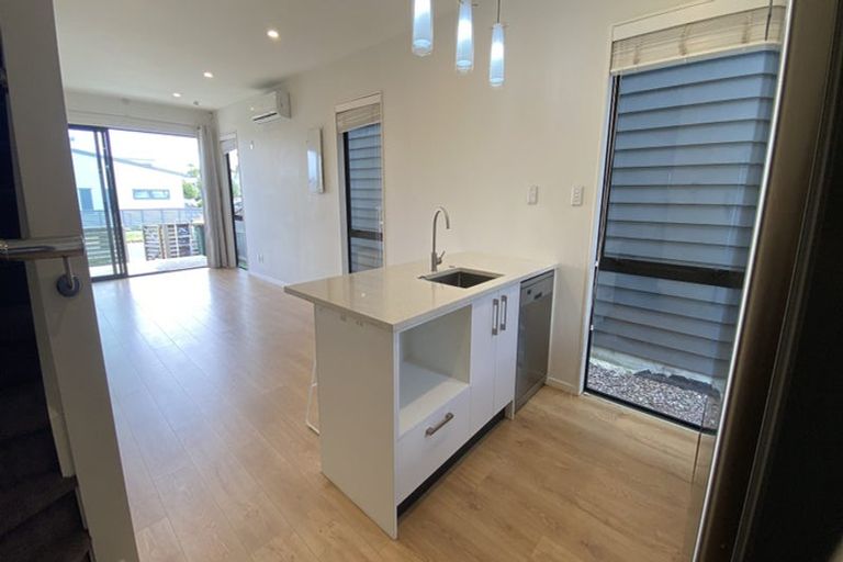 Photo of property in 6 Parahau Road, Papakura, 2110