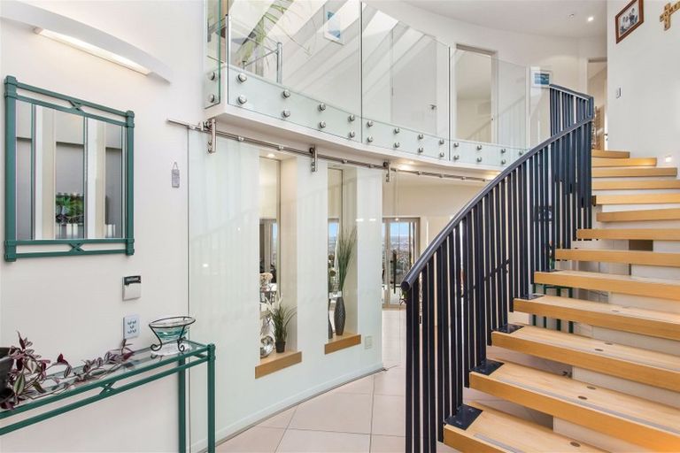 Photo of property in 22 Iles Lane, Cashmere, Christchurch, 8022