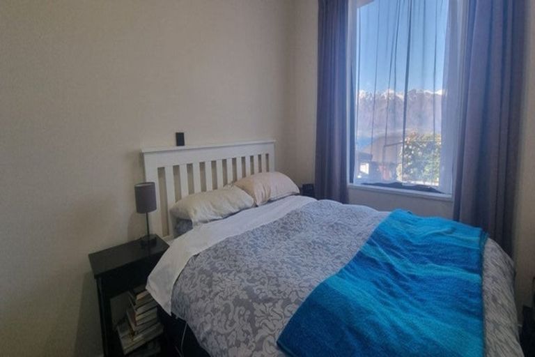 Photo of property in 50 Wynyard Crescent, Fernhill, Queenstown, 9300