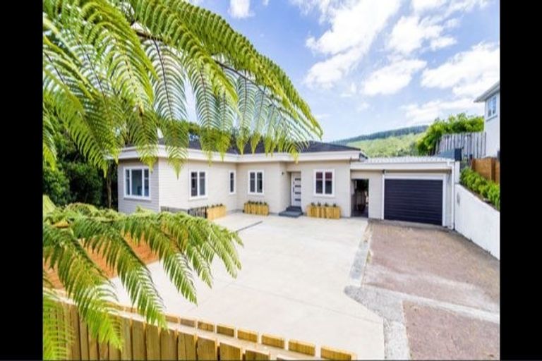 Photo of property in 19 Cecil Road, Tawa, Wellington, 5028