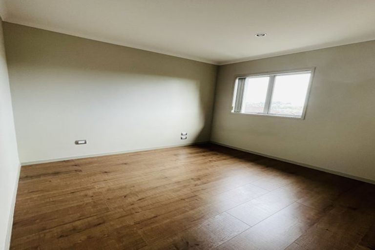 Photo of property in 23 Horizon Road, Oteha, Auckland, 0632