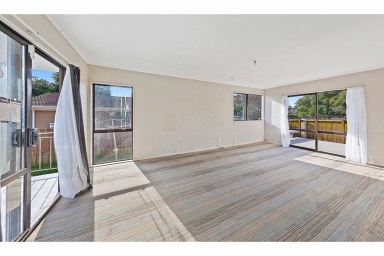 Photo of property in 1/41 Taitimu Drive, Weymouth, Auckland, 2103