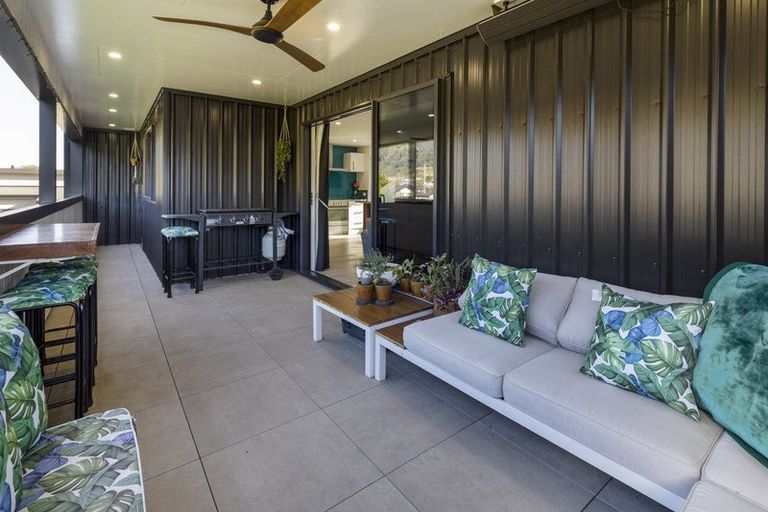 Photo of property in 15 Beach Road, Waikawa, Picton, 7220