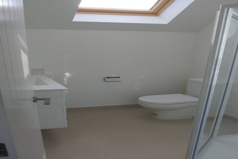 Photo of property in 9a Linden Avenue, Tawa, Wellington, 5028