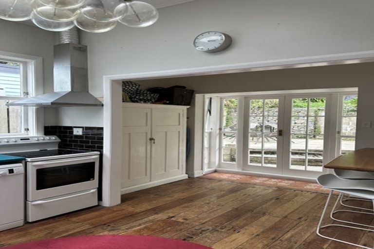 Photo of property in 73 Muritai Road, Eastbourne, Lower Hutt, 5013