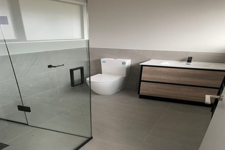 Photo of property in 2 Tahuna Minhinnick Drive, Glenbrook, 2681