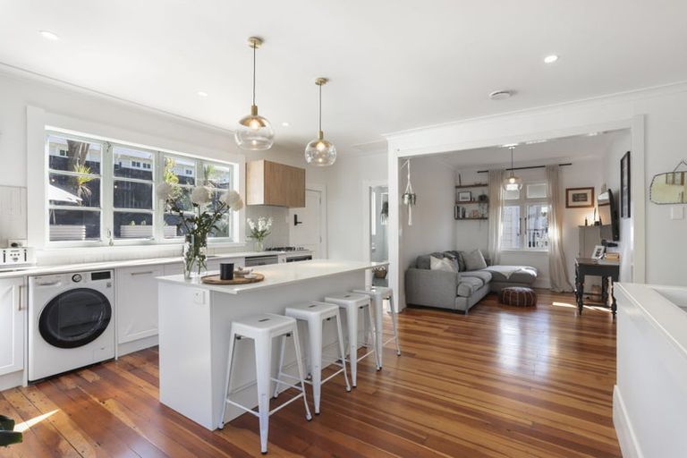 Photo of property in 2/55 Chislehurst Street, Henderson, Auckland, 0612