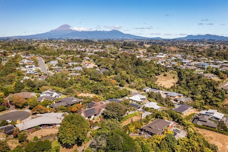 Photo of property in 12a Tamati Place, Merrilands, New Plymouth, 4312