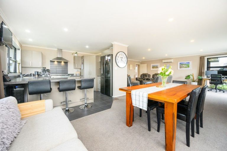 Photo of property in 7 Medallion Court, Kelvin Grove, Palmerston North, 4414