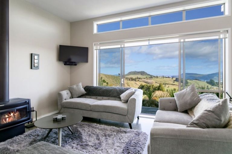 Photo of property in 32 Piro Place, Acacia Bay, Taupo, 3385