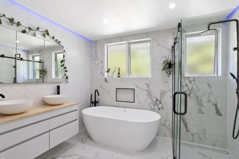 Photo of property in 35 Takahe Road, Titirangi, Auckland, 0604